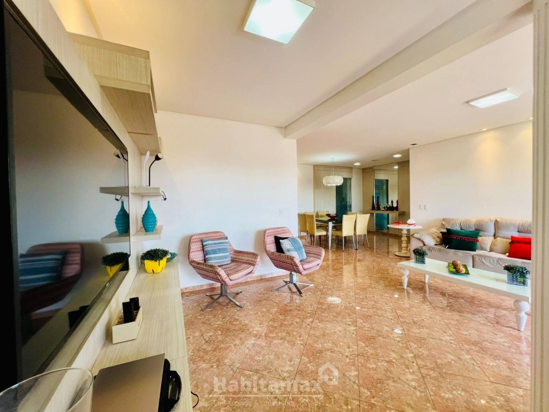 Apartamento à venda com 3 quartos, 168m² - Foto 2