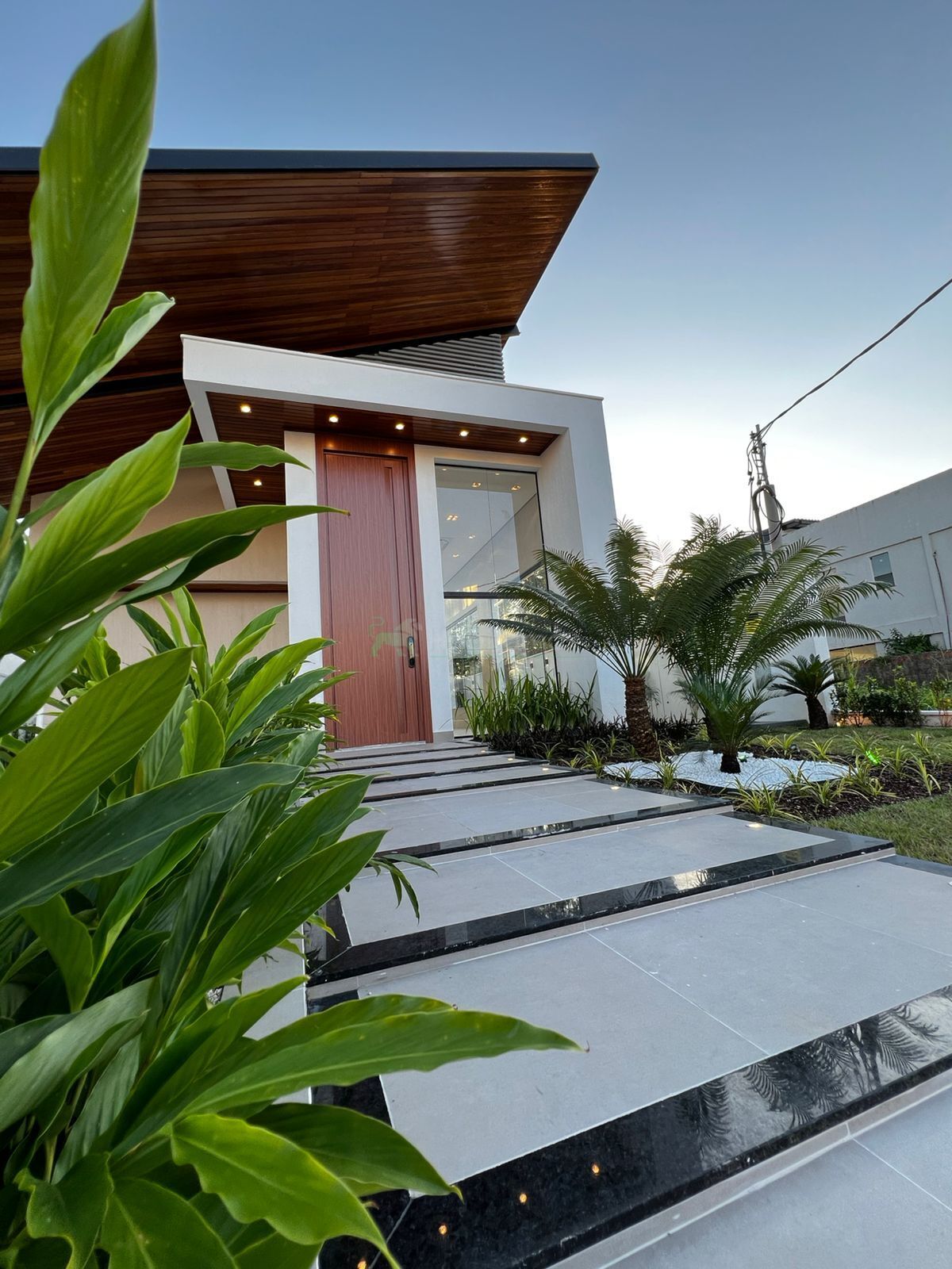 Casa à venda com 4 quartos, 360m² - Foto 1