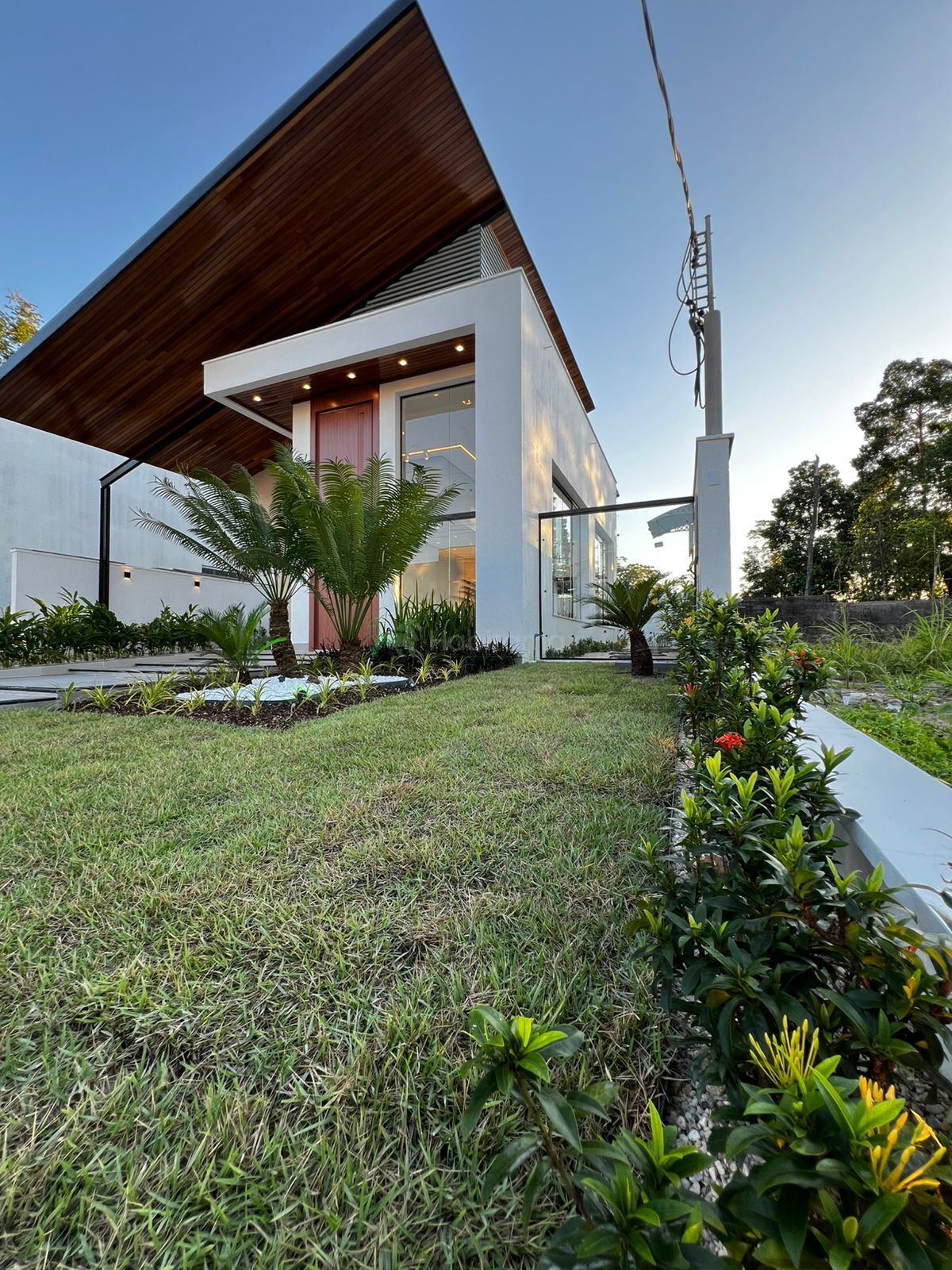 Casa à venda com 4 quartos, 360m² - Foto 2
