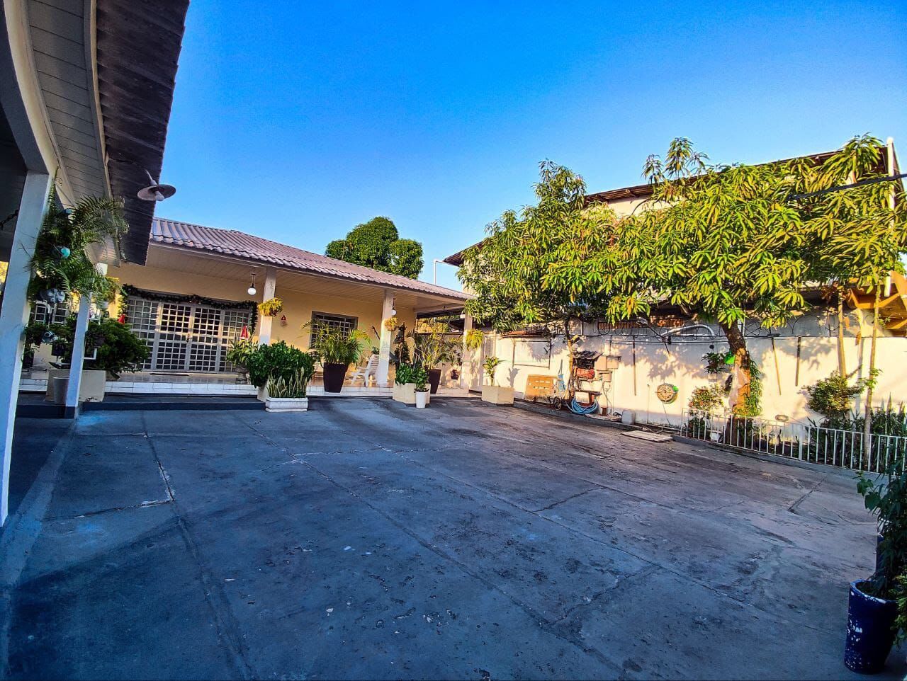 Casa à venda com 4 quartos, 287m² - Foto 1