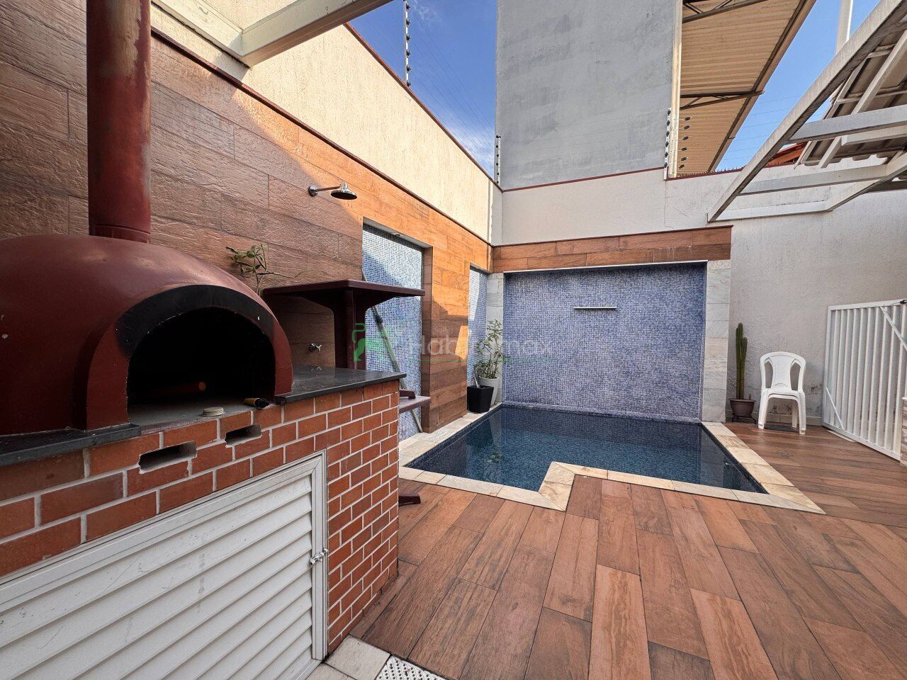 Casa à venda com 3 quartos, 314m² - Foto 1