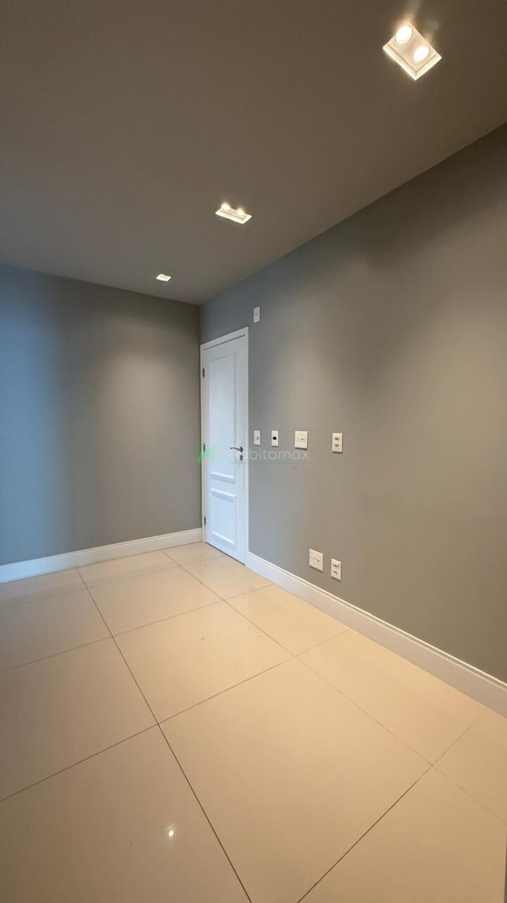 Apartamento para alugar com 3 quartos, 157m² - Foto 2