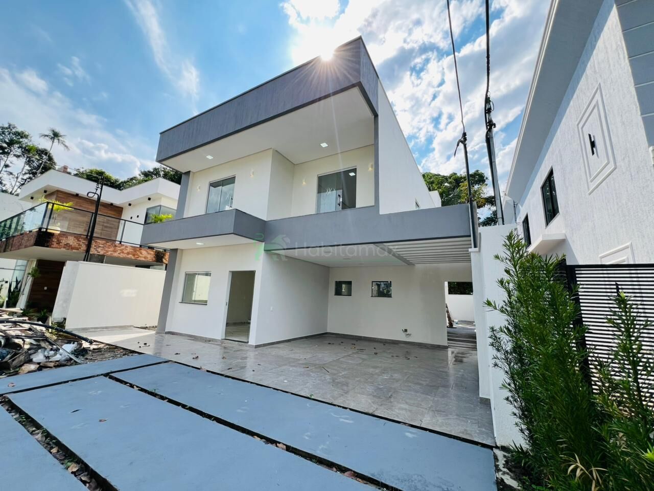 Casa à venda com 3 quartos, 340m² - Foto 1
