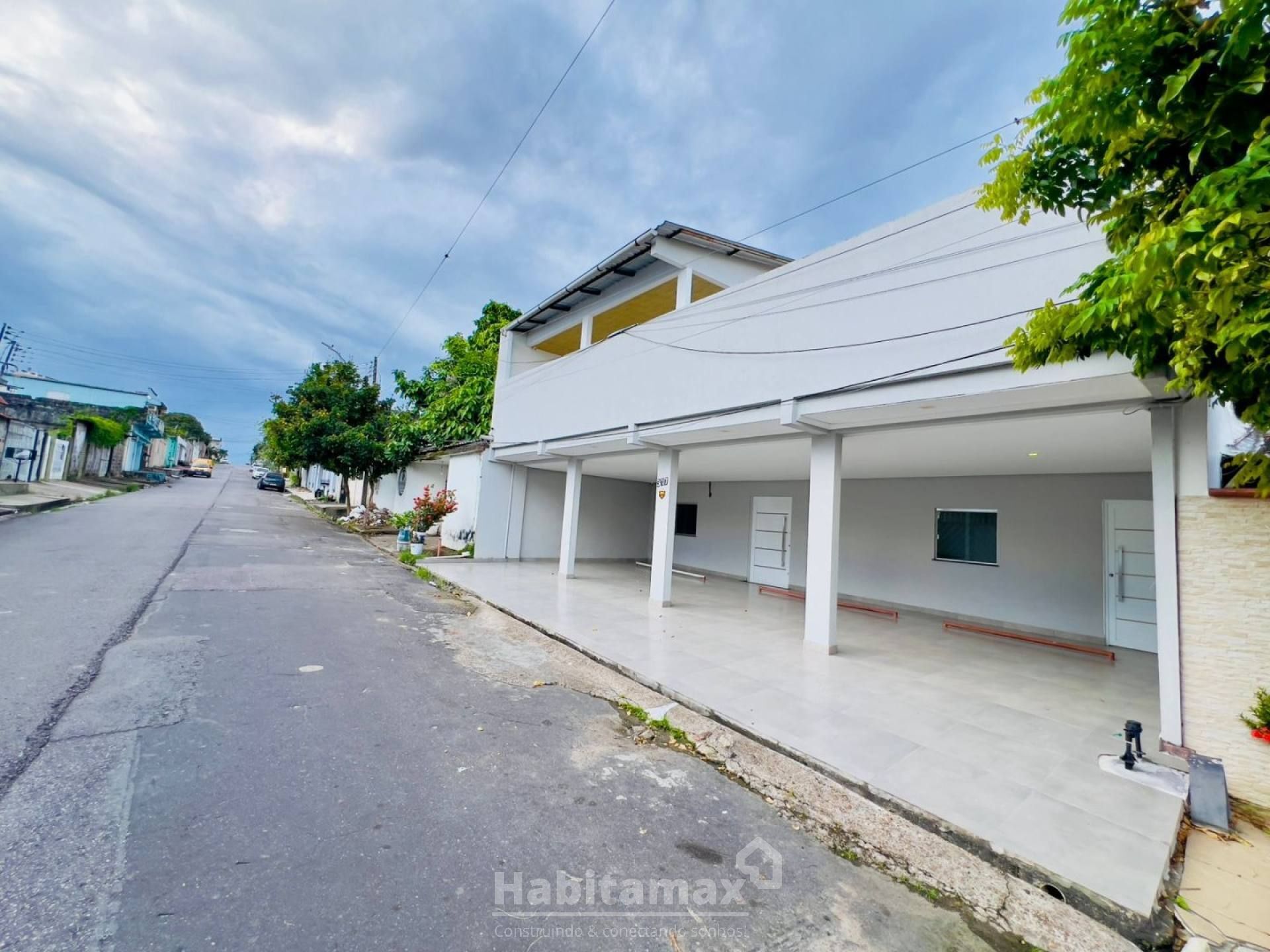 Casa à venda com 12 quartos, 400m² - Foto 1