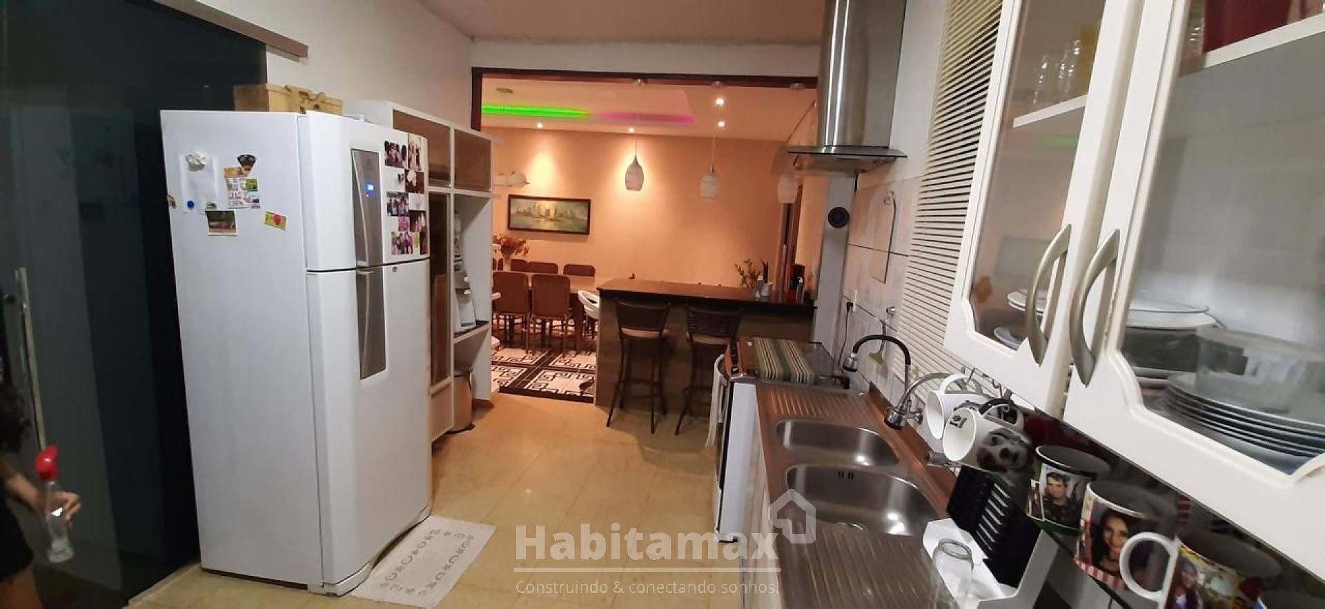 Casa à venda com 3 quartos, 186m² - Foto 2