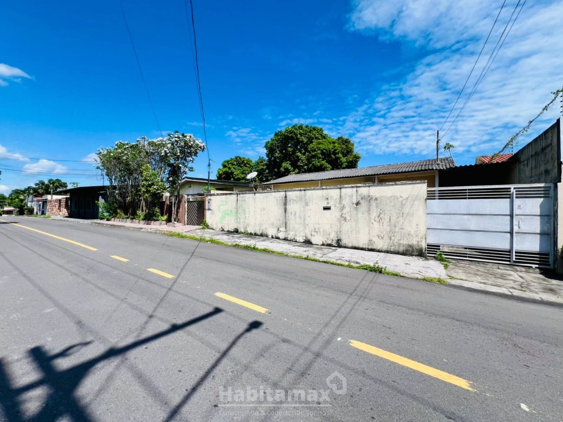 Casa à venda com 4 quartos, 150m² - Foto 1