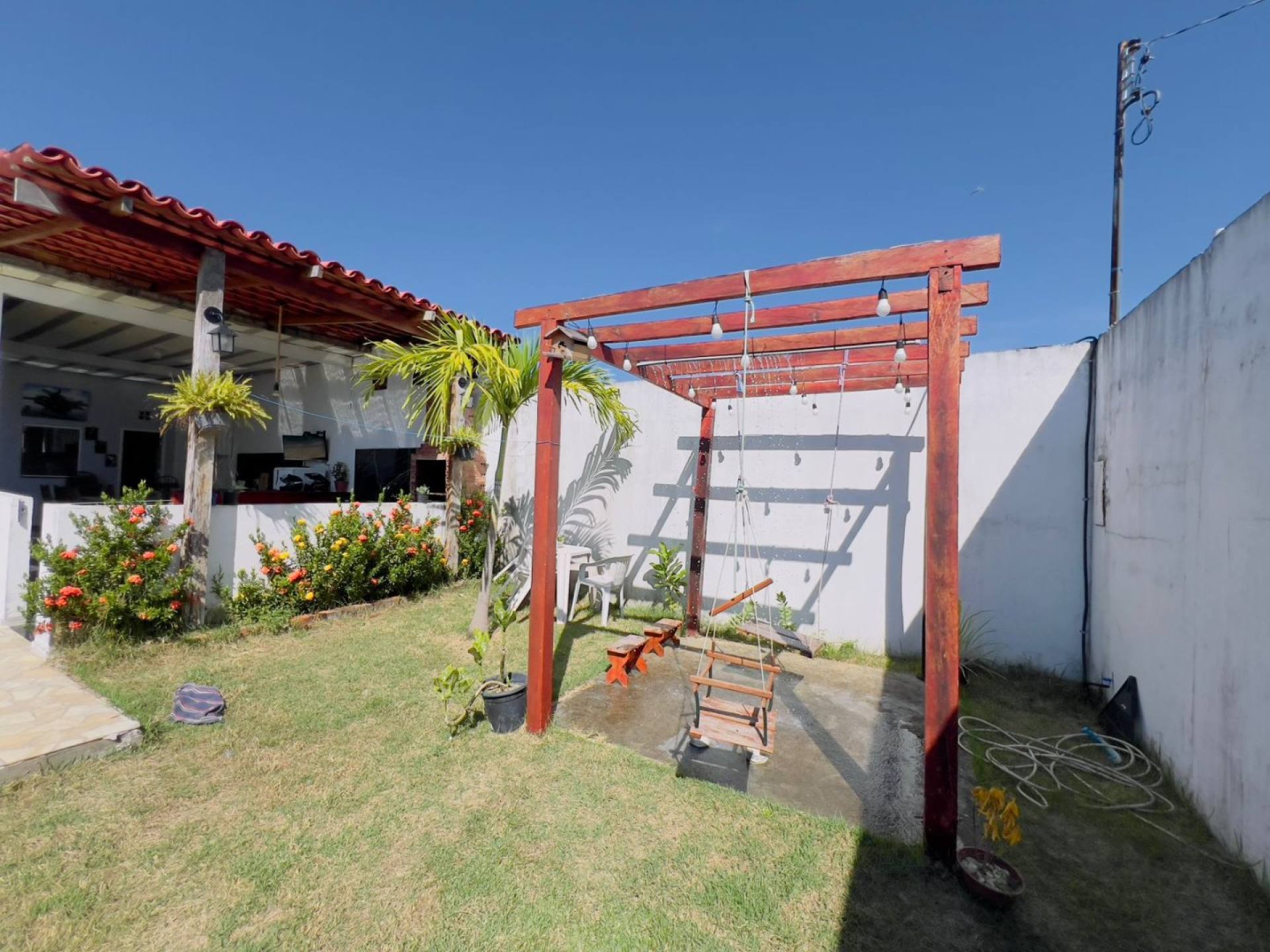 Casa à venda com 2 quartos, 200m² - Foto 2