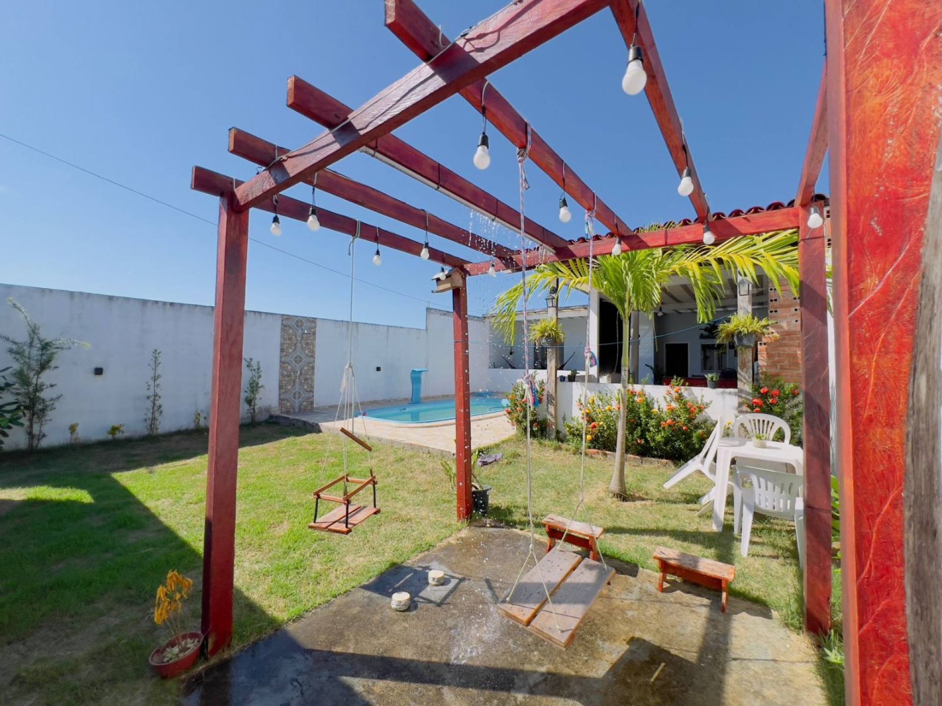 Casa à venda com 2 quartos, 200m² - Foto 1