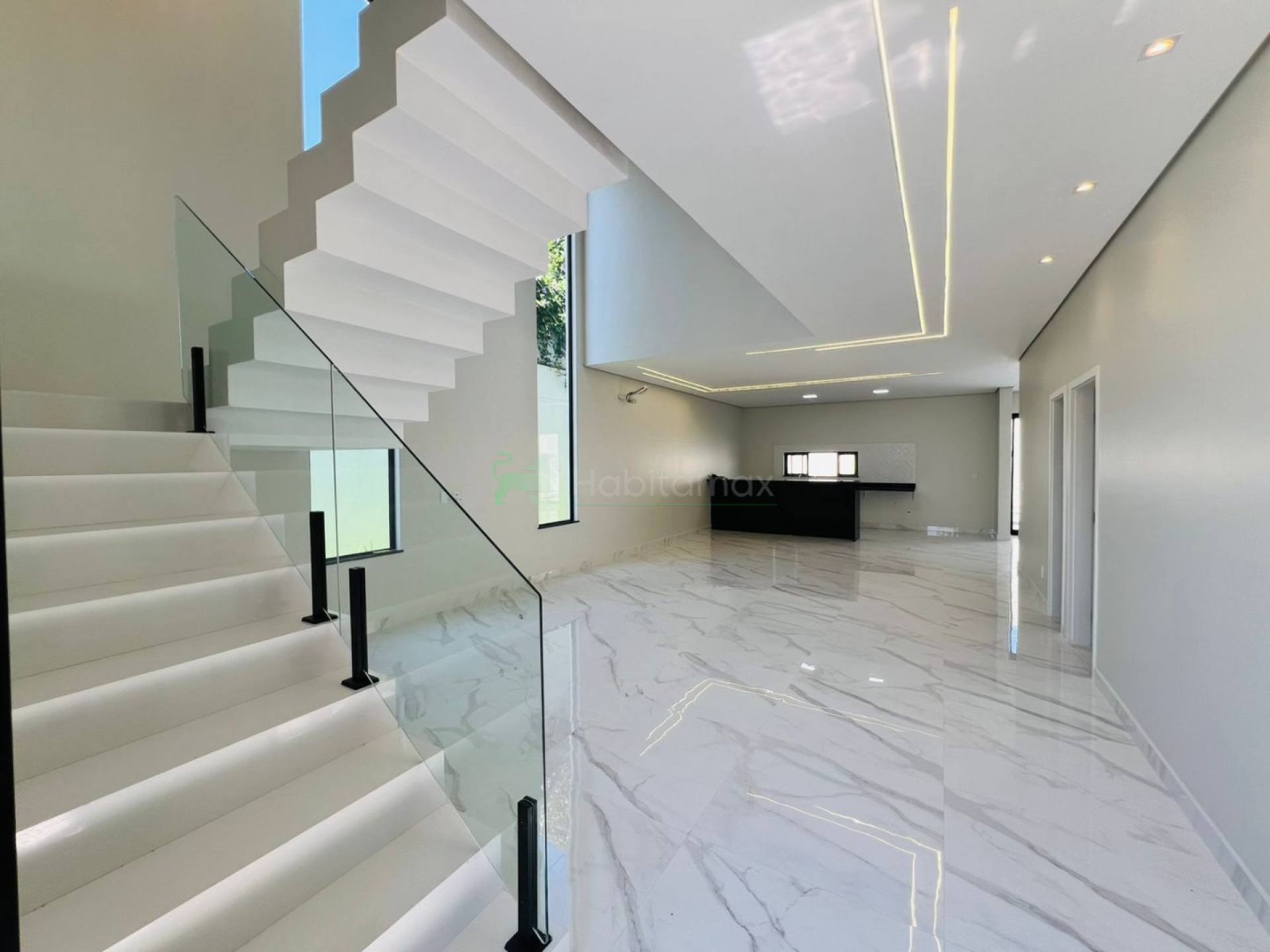 Casa à venda com 5 quartos, 289m² - Foto 2