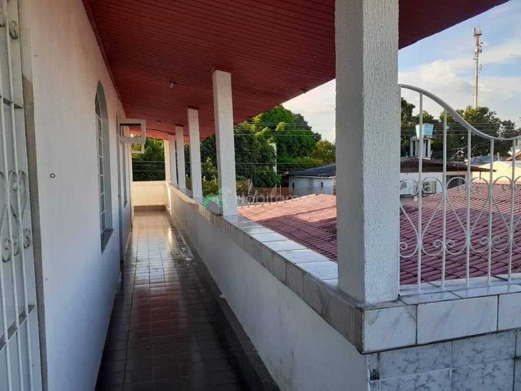 Casa à venda com 5 quartos, 230m² - Foto 3
