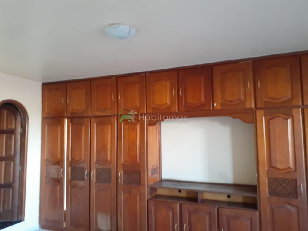 Casa à venda com 5 quartos, 230m² - Foto 5
