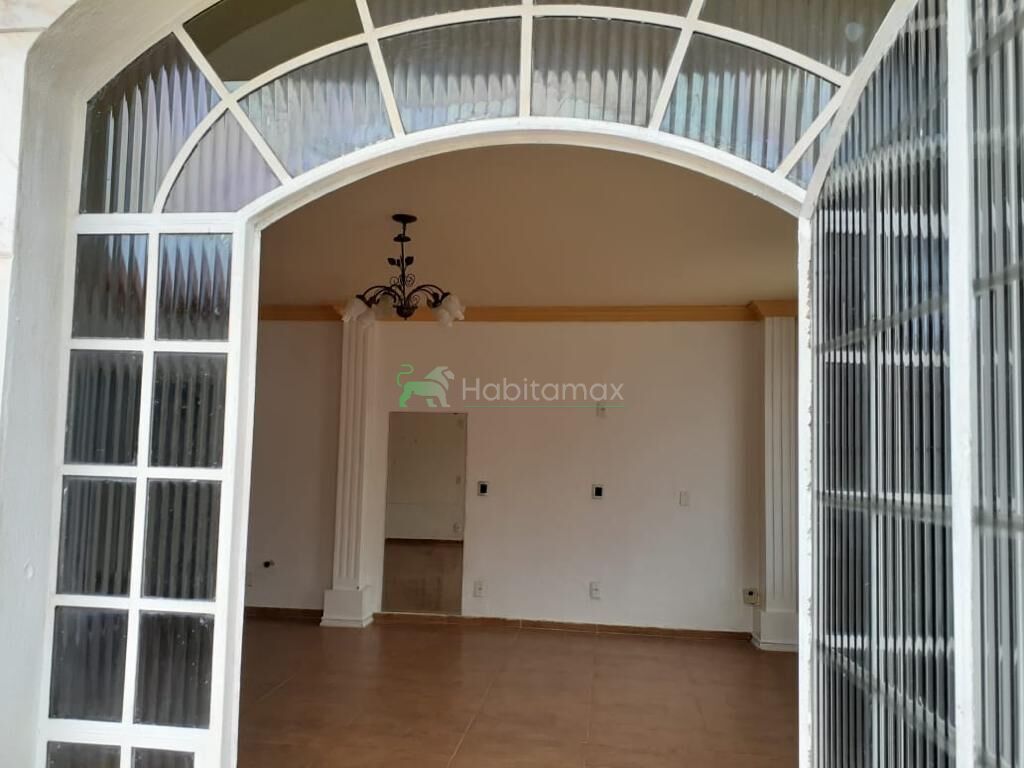 Casa à venda com 5 quartos, 230m² - Foto 22