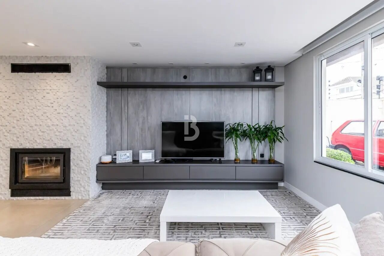 Sobrado à venda com 3 quartos, 240m² - Foto 1