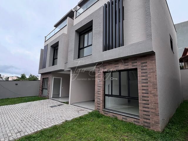 Casa à venda com 3 quartos, 133m² - Foto 1