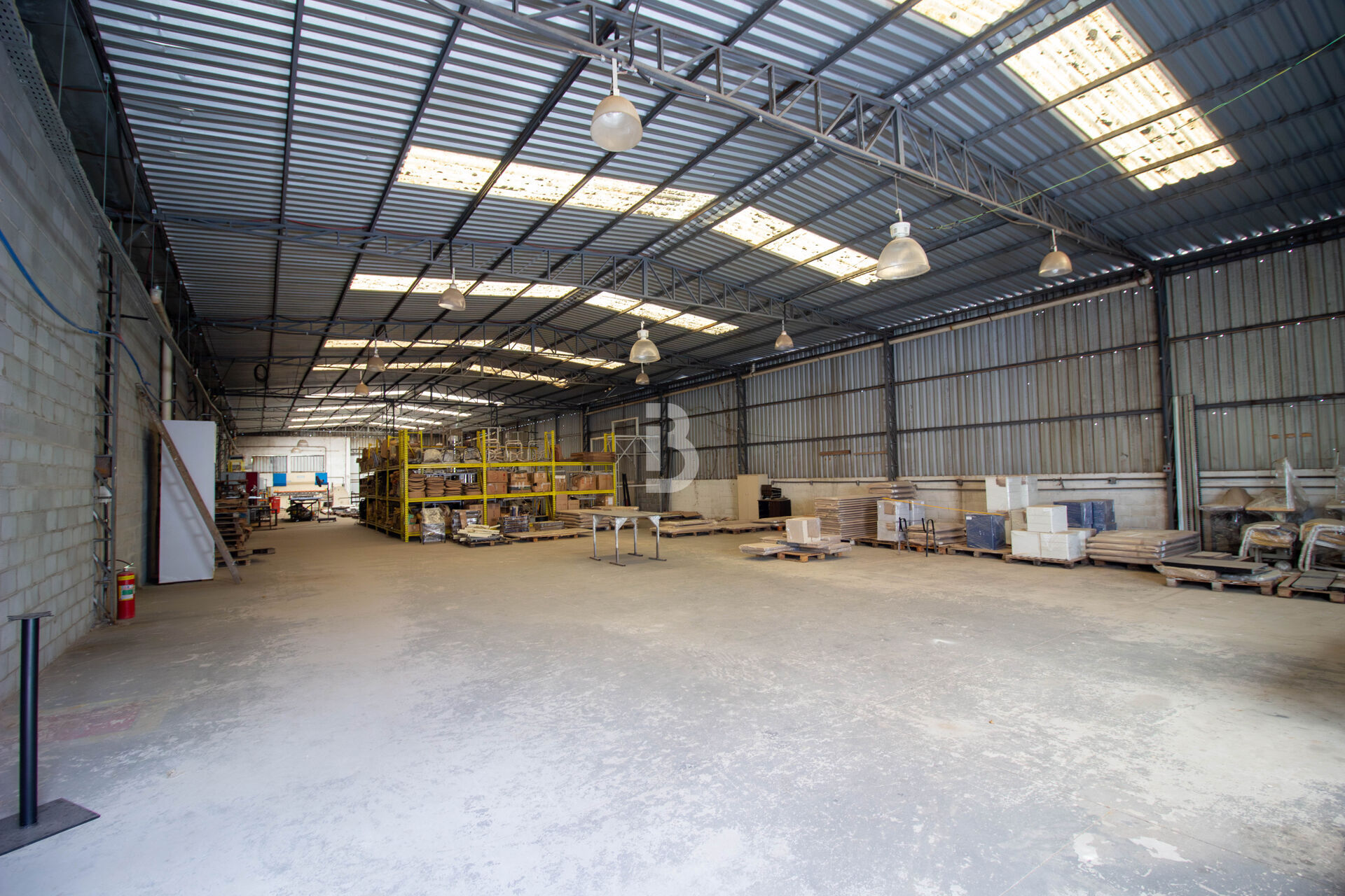 Depósito-Galpão-Armazém à venda, 800m² - Foto 1