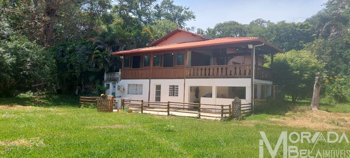 Fazenda à venda com 8 quartos, 300m² - Foto 1