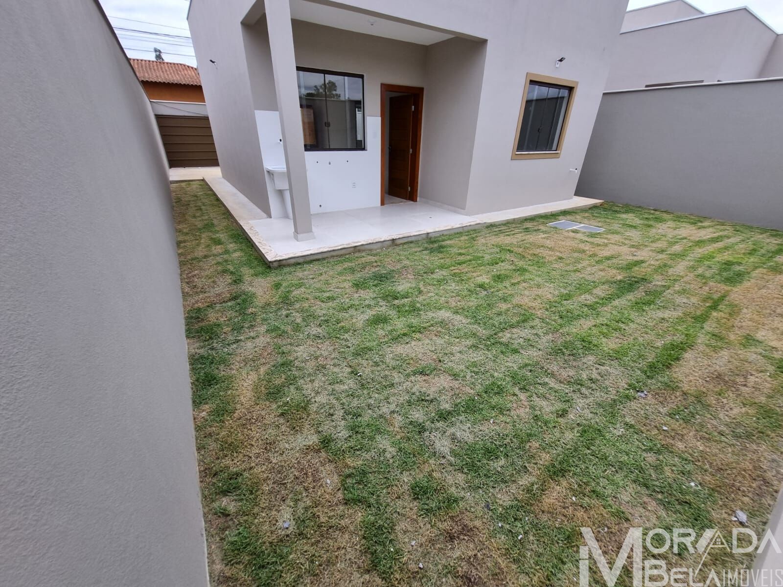 Casa à venda com 2 quartos, 60m² - Foto 1