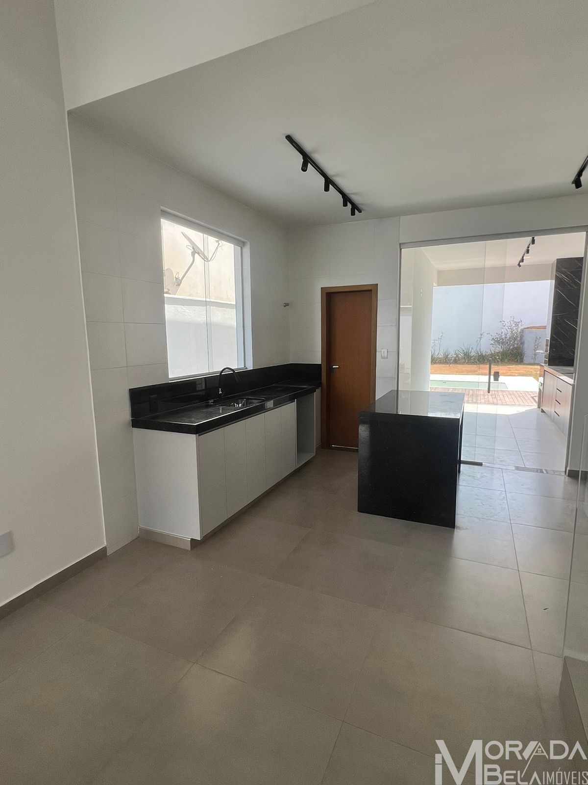 Casa à venda com 3 quartos, 130m² - Foto 2