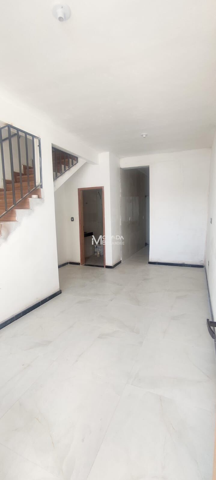 Casa à venda com 2 quartos, 80m² - Foto 2