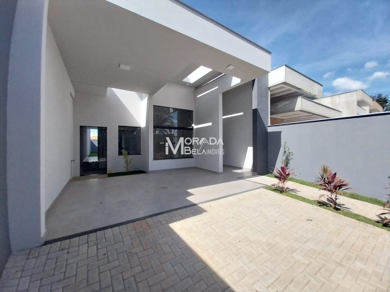 Casa à venda com 3 quartos, 127m² - Foto 1