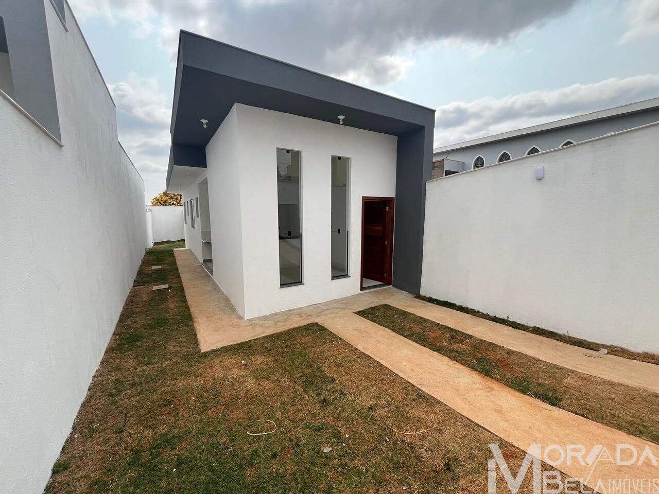 Casa à venda com 2 quartos, 180m² - Foto 1