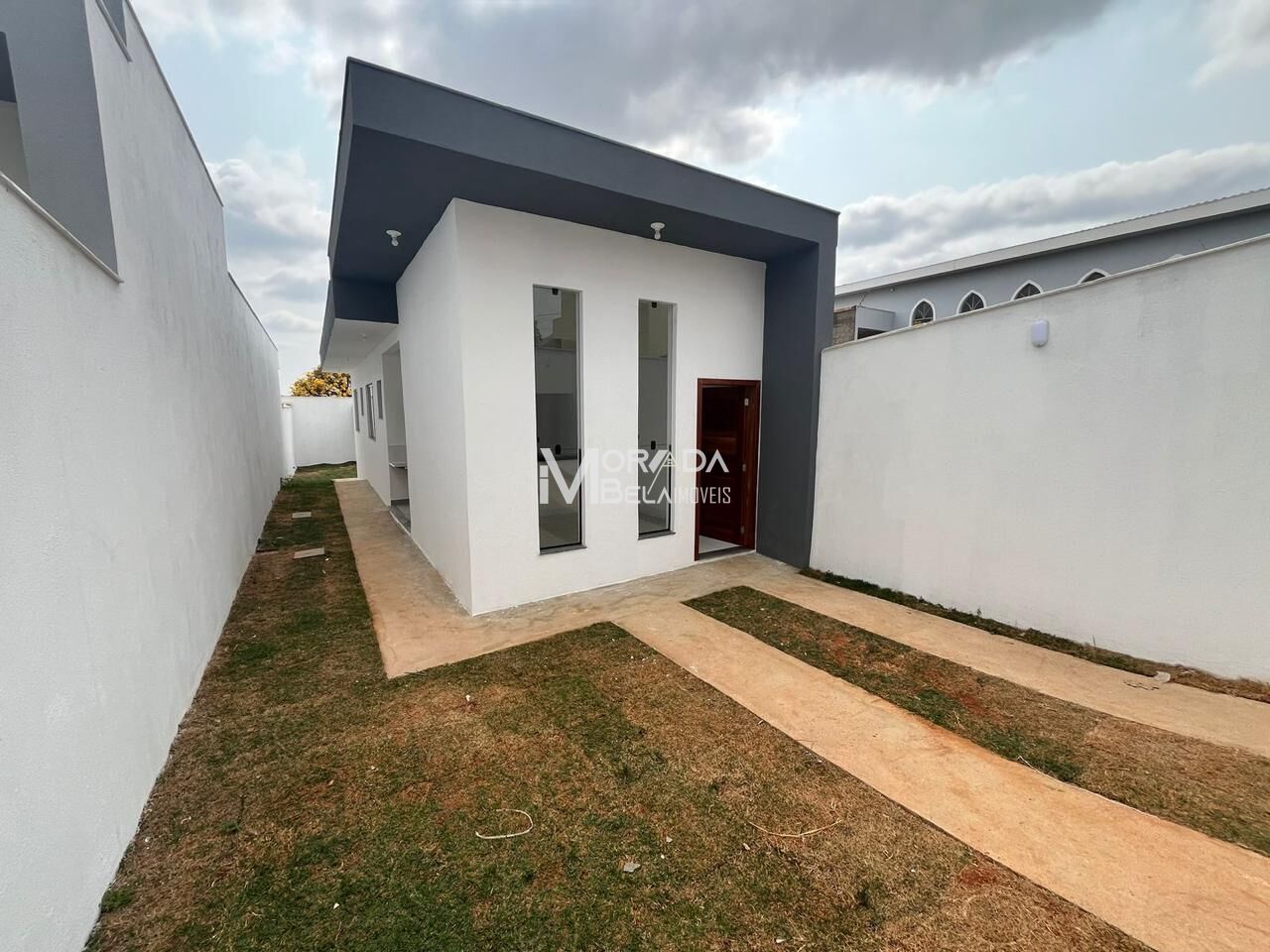 Casa à venda com 2 quartos, 180m² - Foto 1