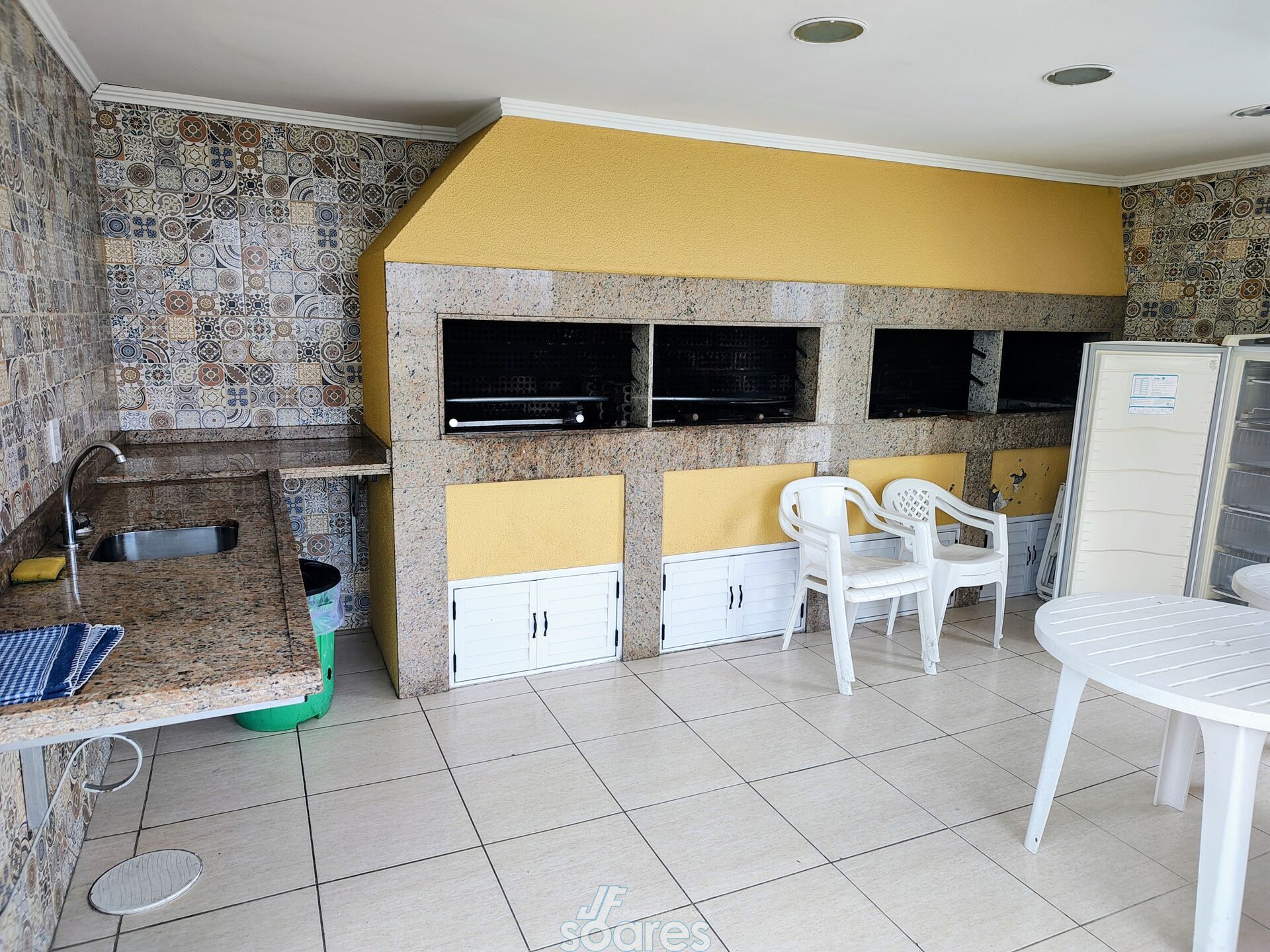 Apartamento à venda com 2 quartos, 75m² - Foto 28