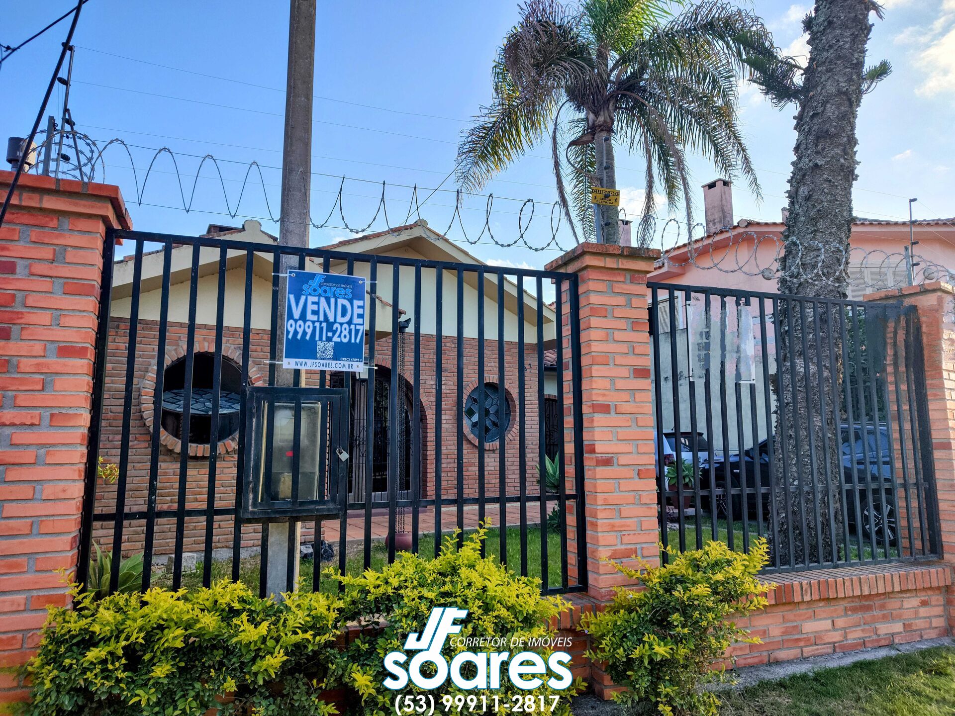 Casa à venda com 4 quartos, 288m² - Foto 1