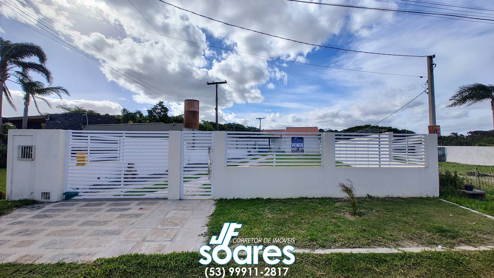 Casa à venda com 3 quartos, 172m² - Foto 1