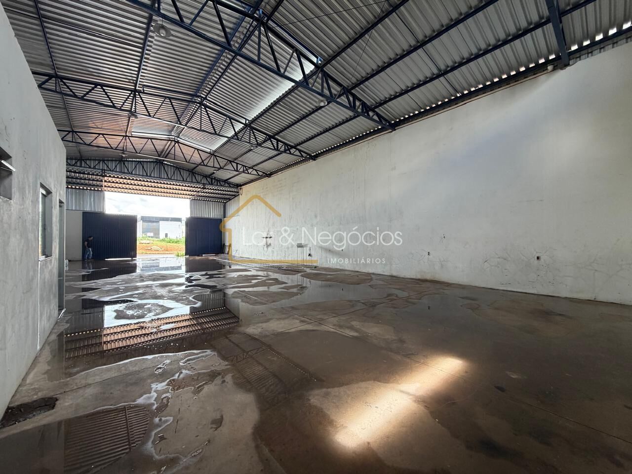Barracão para locação com amplo espaço - Bairro Planalto