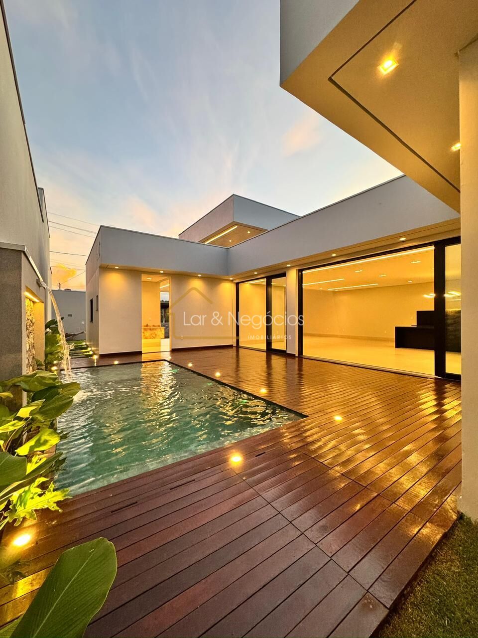 Casa de alto padrão à venda no bairro Chácaras Caiçaras!