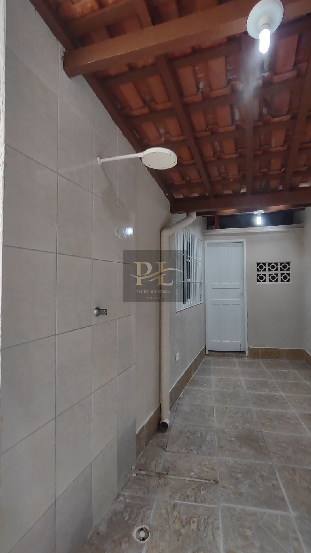 Casa à venda com 2 quartos, 45m² - Foto 8