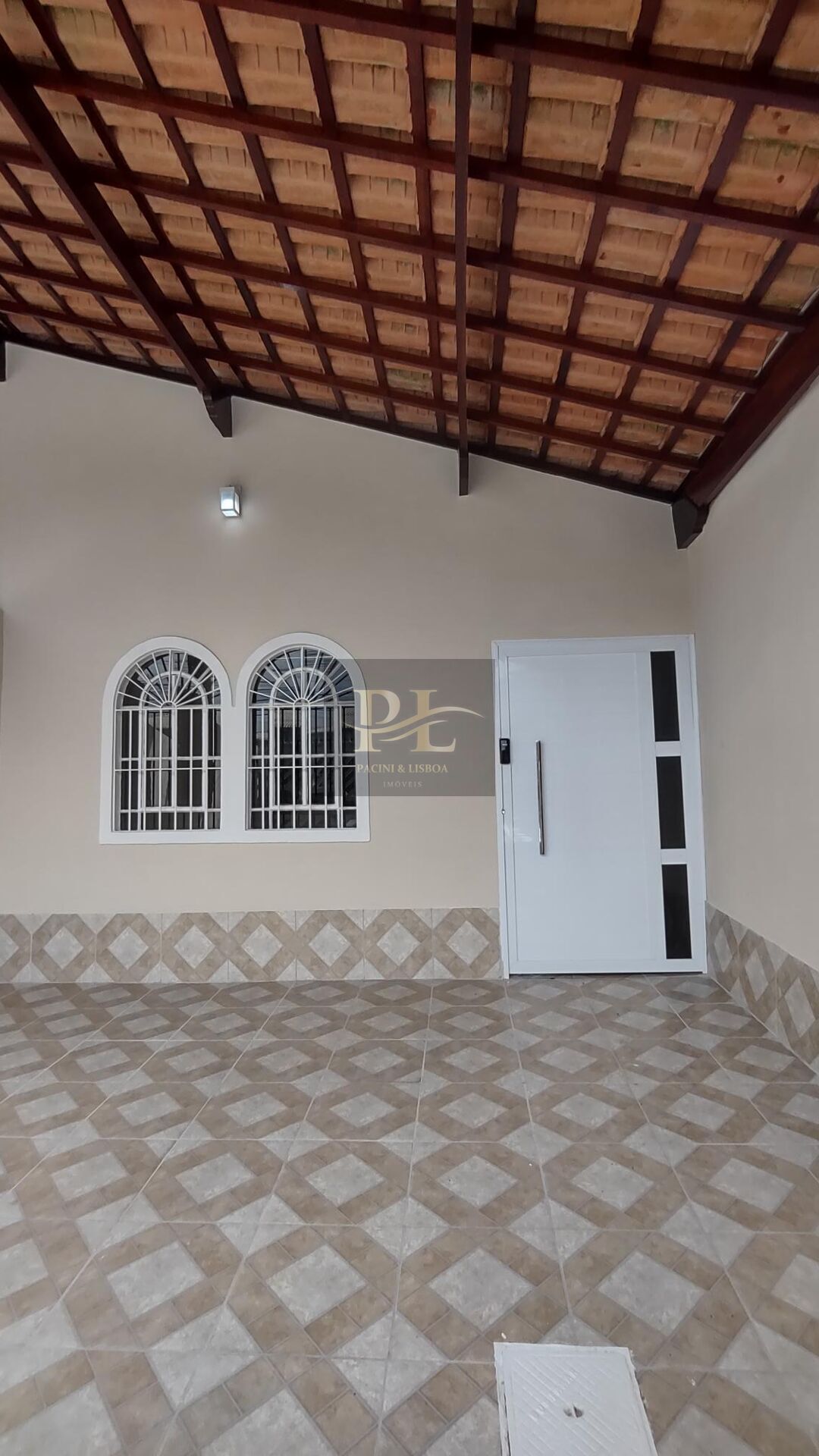 Casa à venda com 3 quartos, 75m² - Foto 1