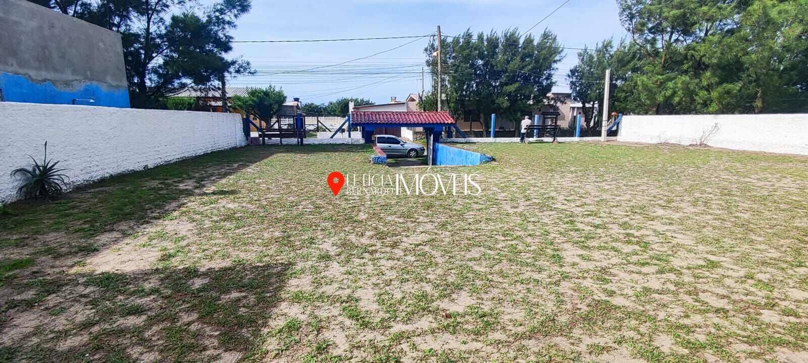 Casa Rústica com Pé Direito Alto à Venda em Balneário Pinhal - foto 4