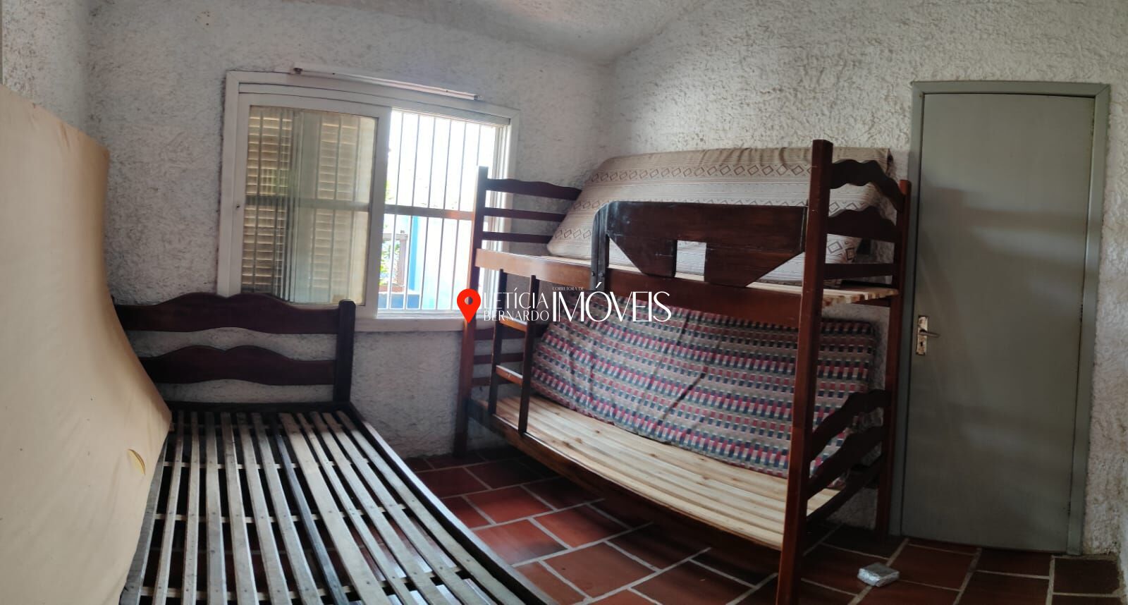 Casa Rústica com Pé Direito Alto à Venda em Balneário Pinhal - foto 12