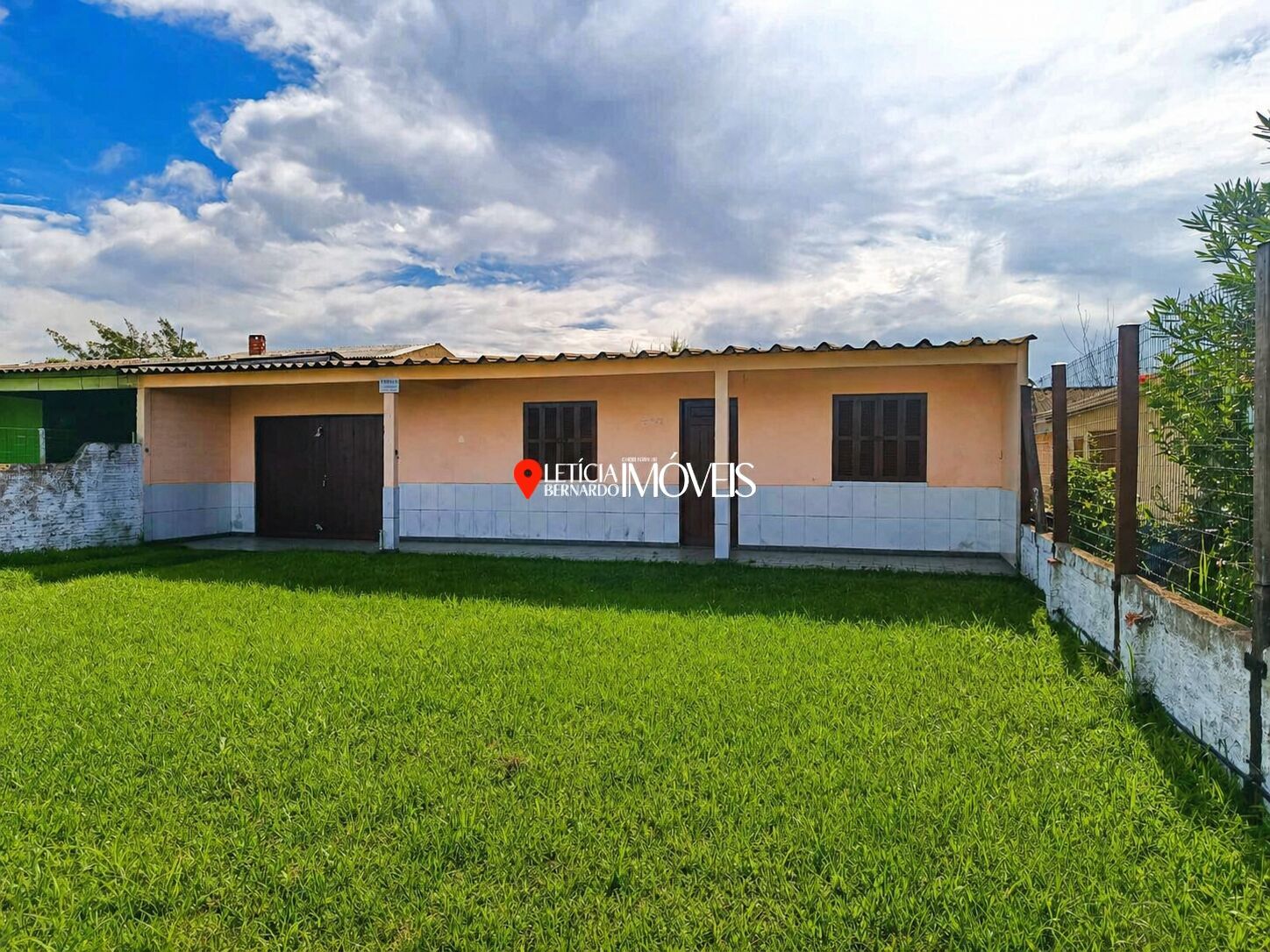 CASA COM AMPLO TERRENO A 400M DO MAR EM MAGISTÉRIO - foto 1