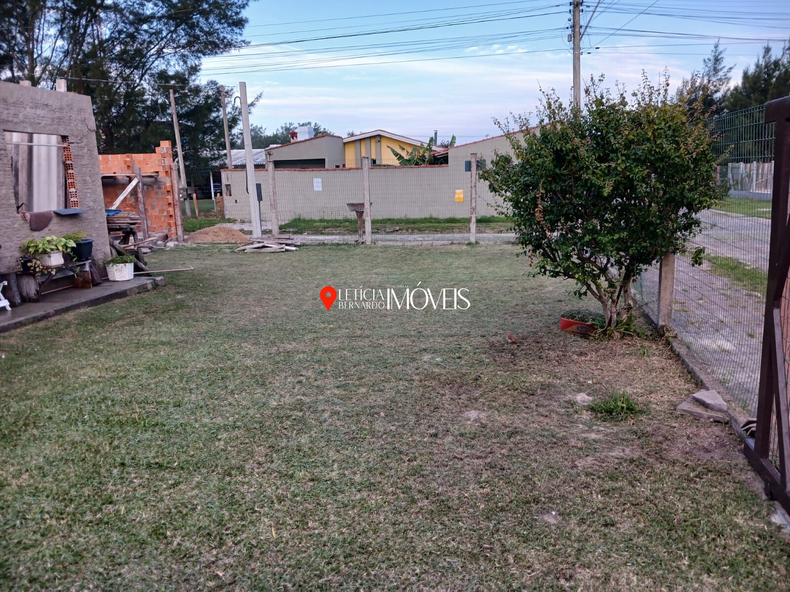 CASA DE ESQUINA EM BALNEÁRIO PINHAL - foto 10