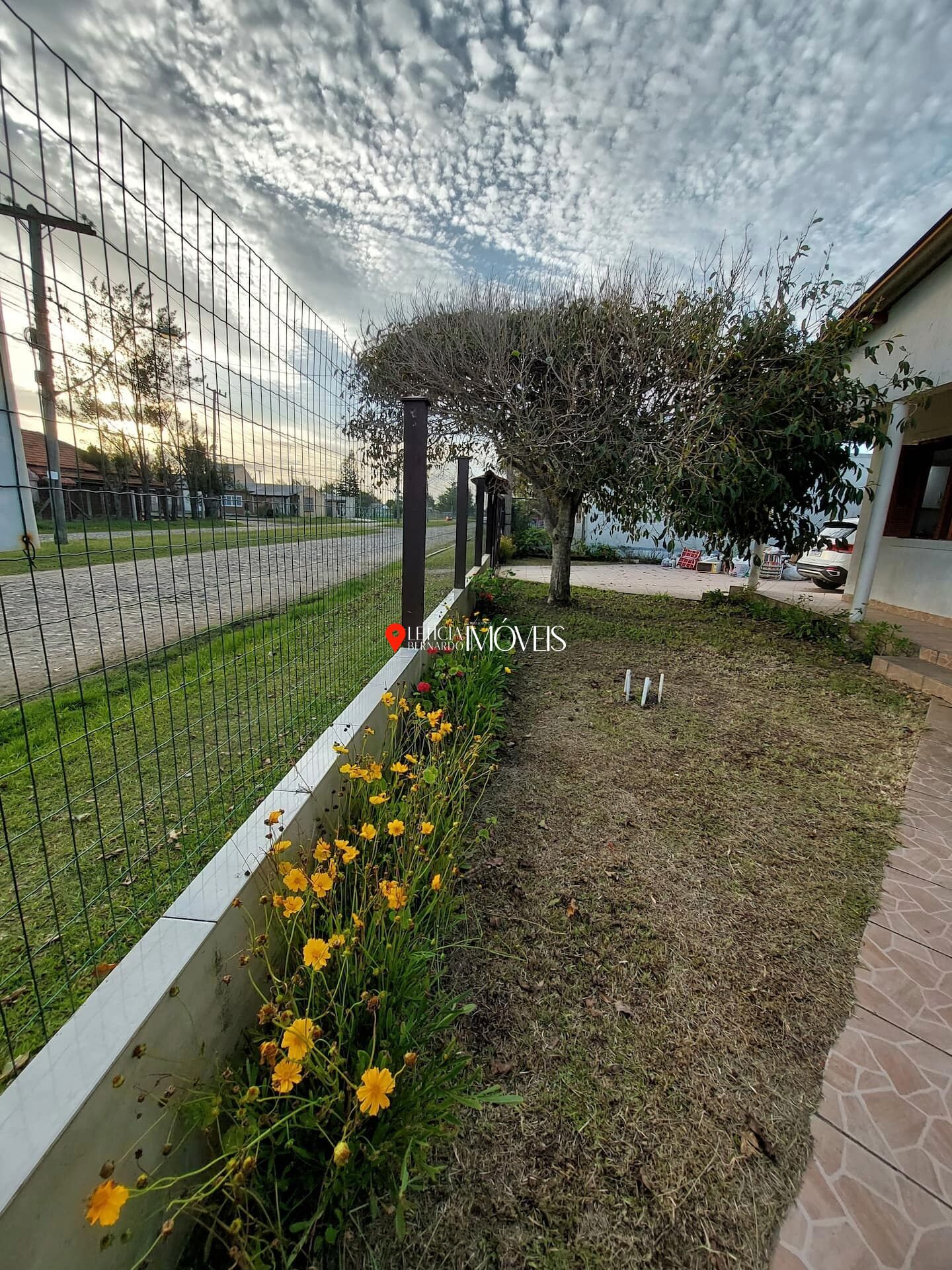CASA NO CENTRO DE BALNEÁRIO PINHAL - foto 10
