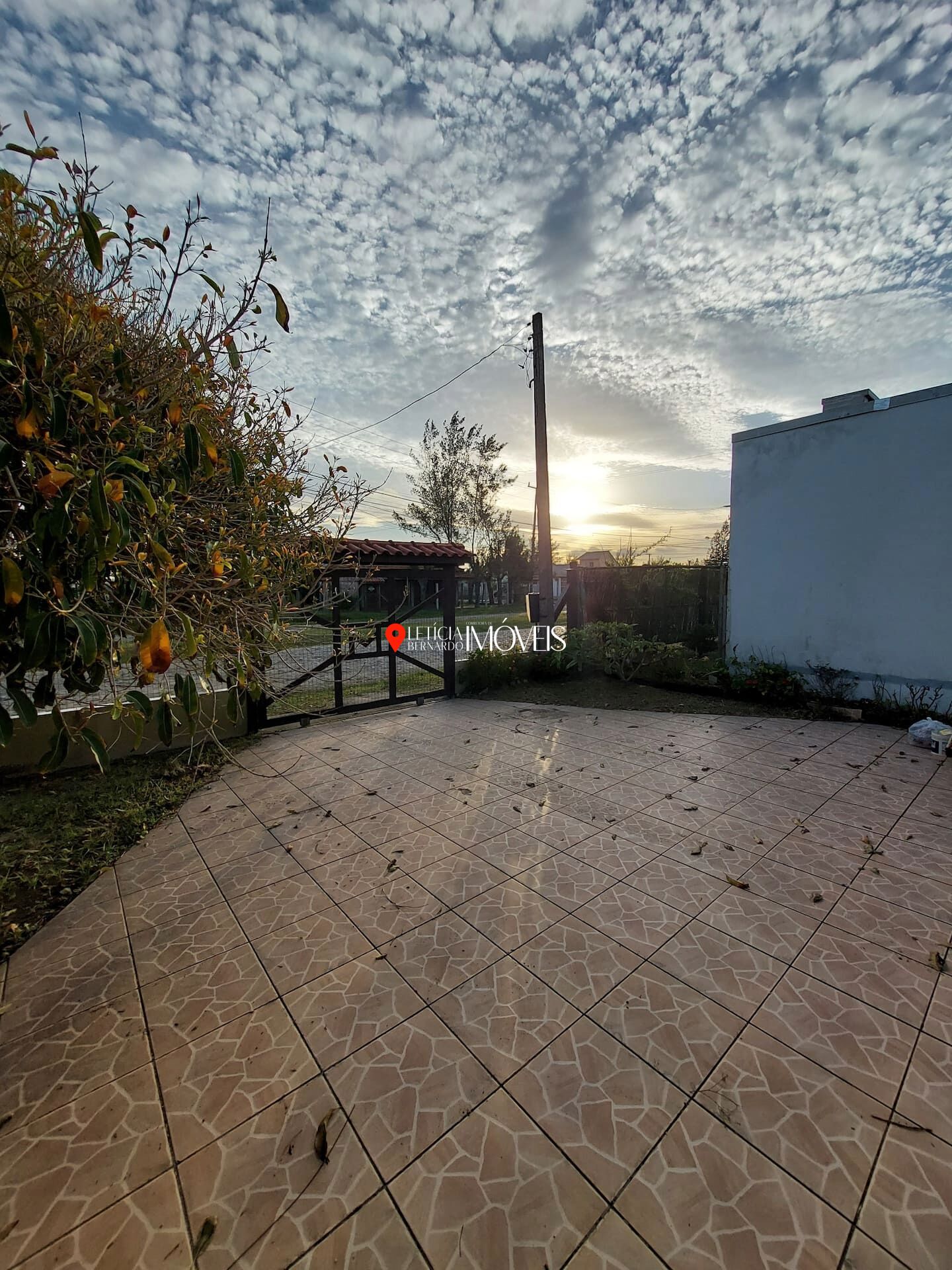 CASA NO CENTRO DE BALNEÁRIO PINHAL - foto 9