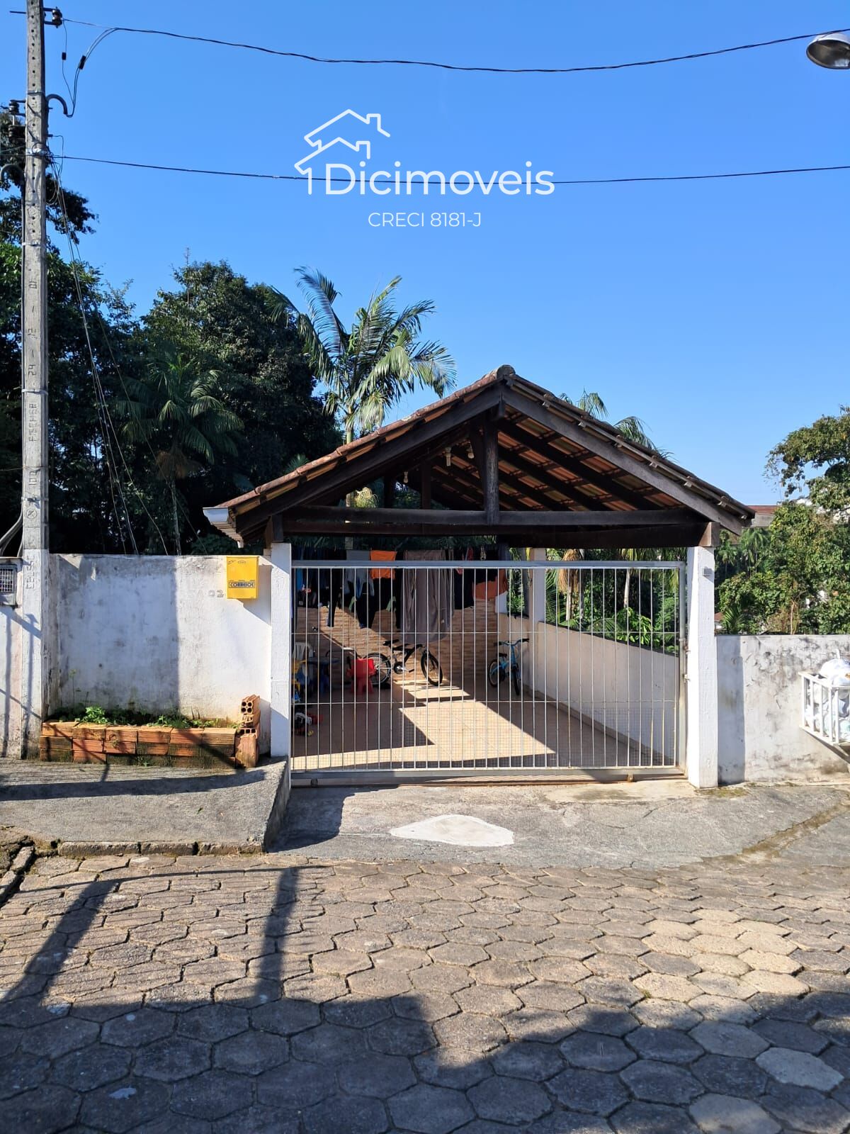 Casa à venda com 6 quartos, 250m² - Foto 2