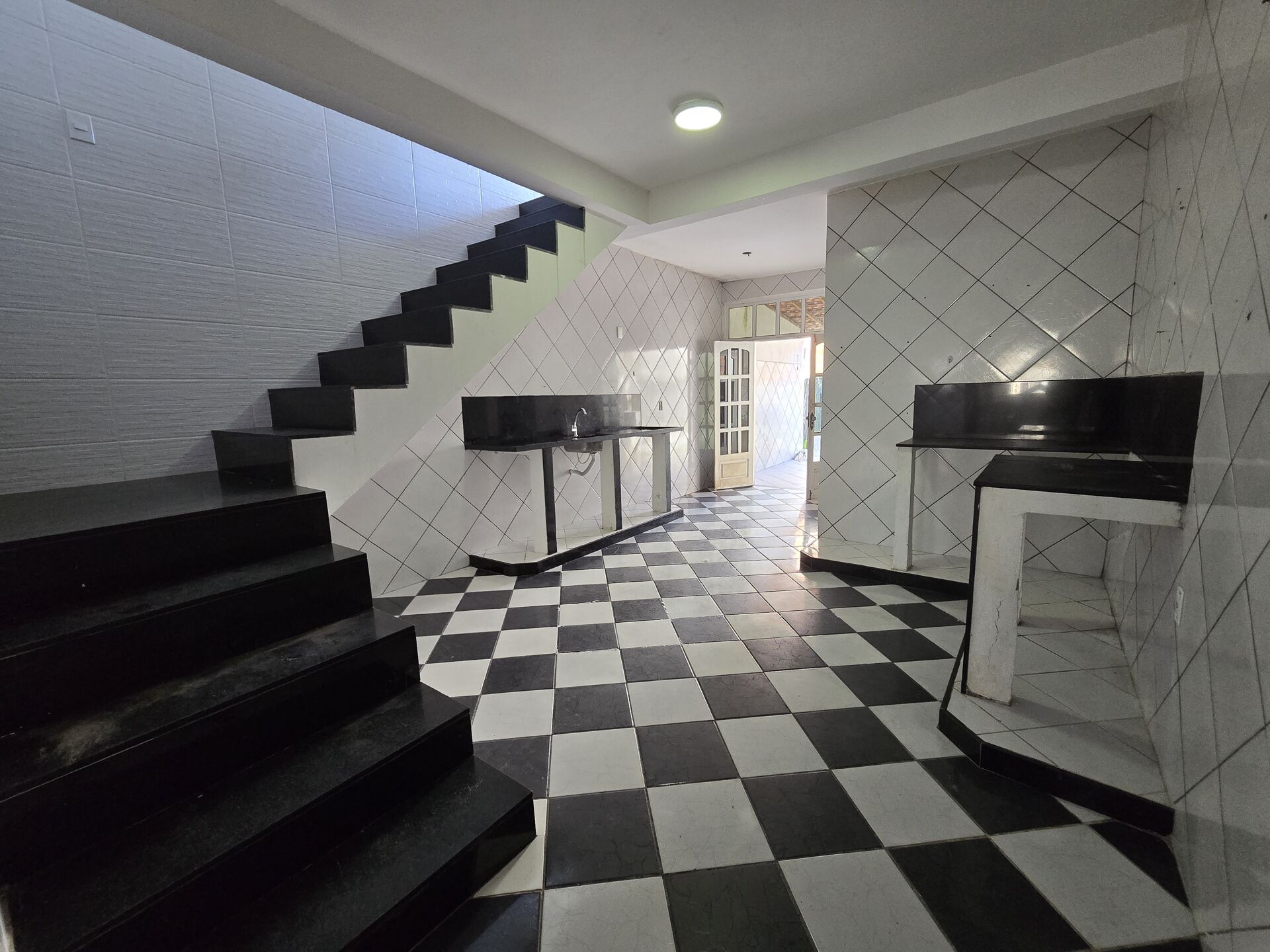 Casa à venda com 2 quartos, 80m² - Foto 1
