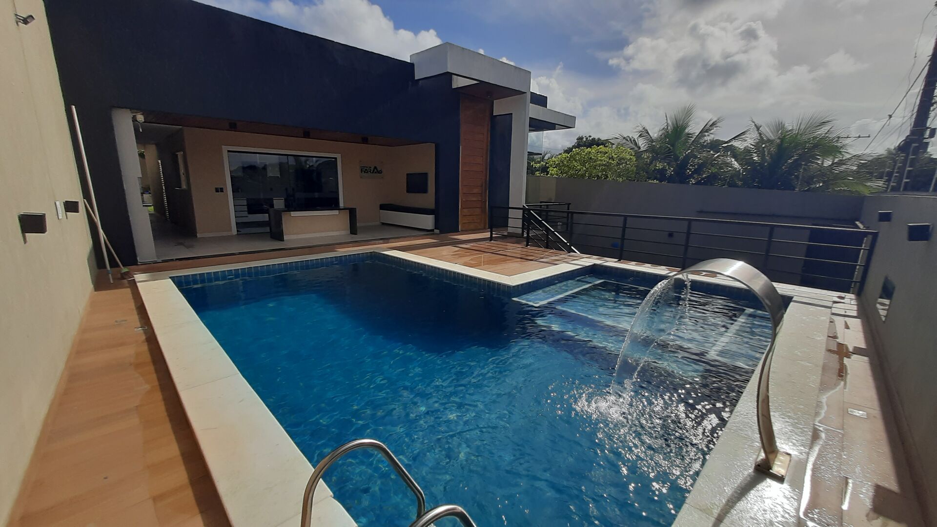Casa de Condomínio à venda com 4 quartos, 200m² - Foto 1