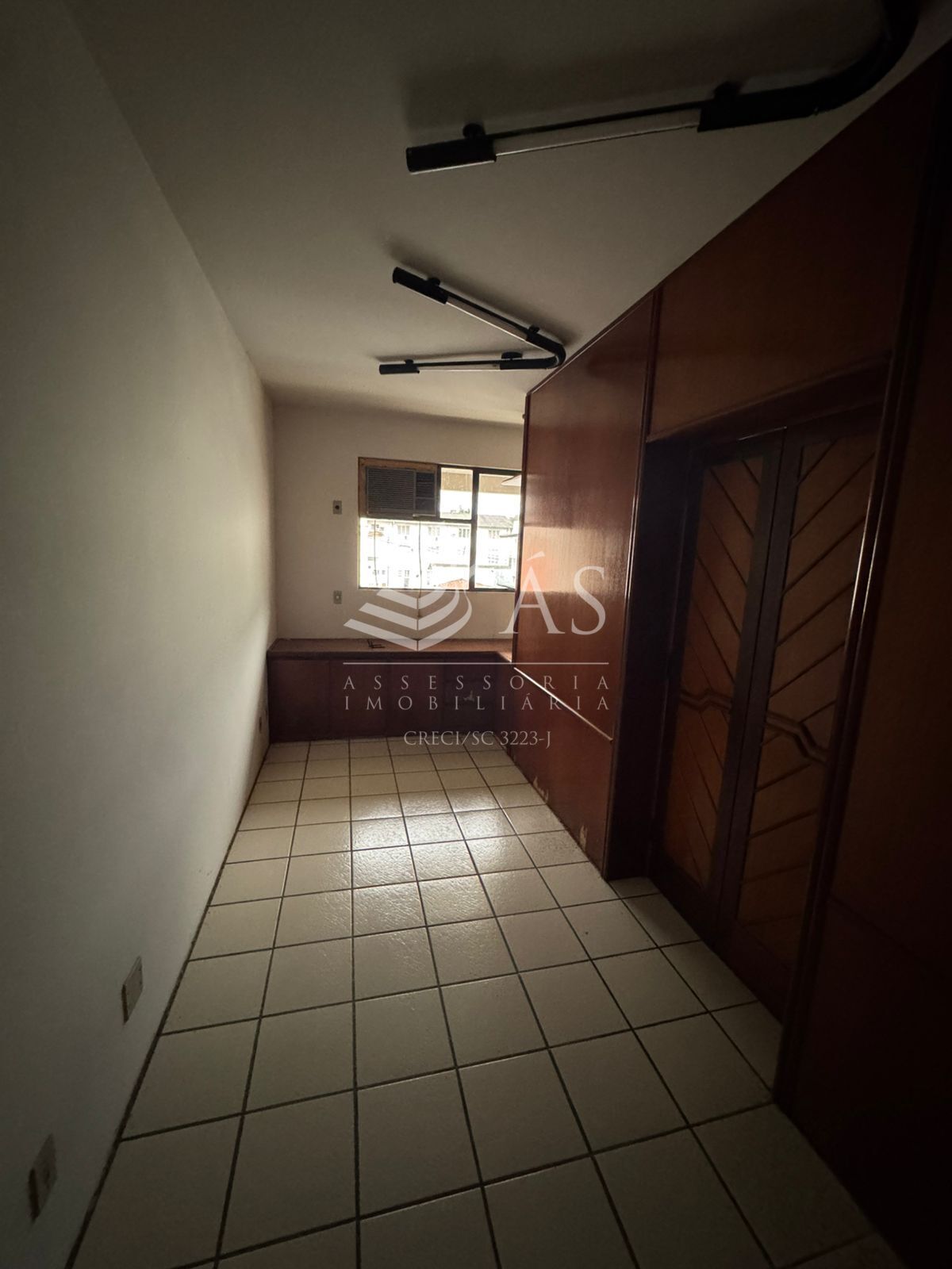 Sala Comercial localizada em Centro Clínico — foto 5