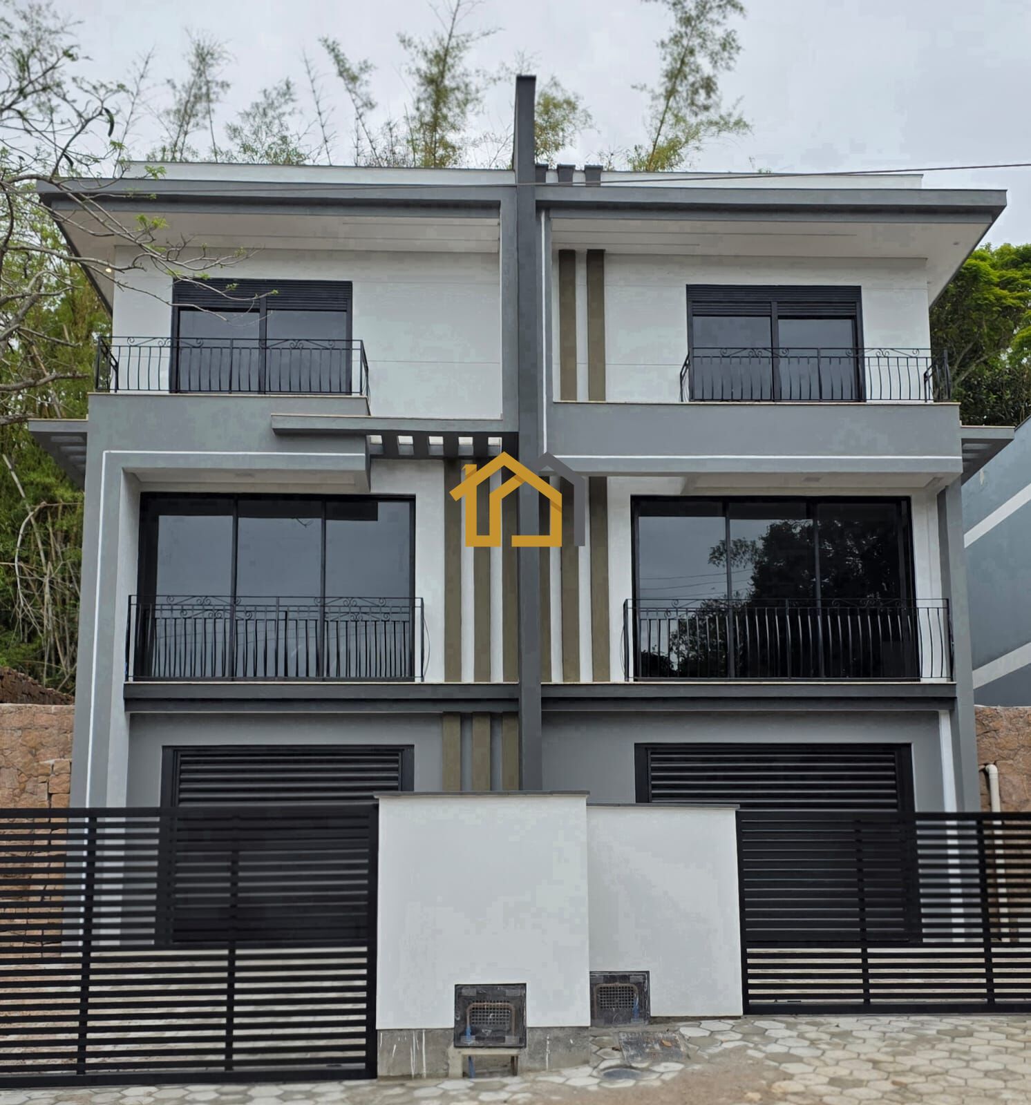 Casa à venda com 3 quartos, 143m² - Foto 1
