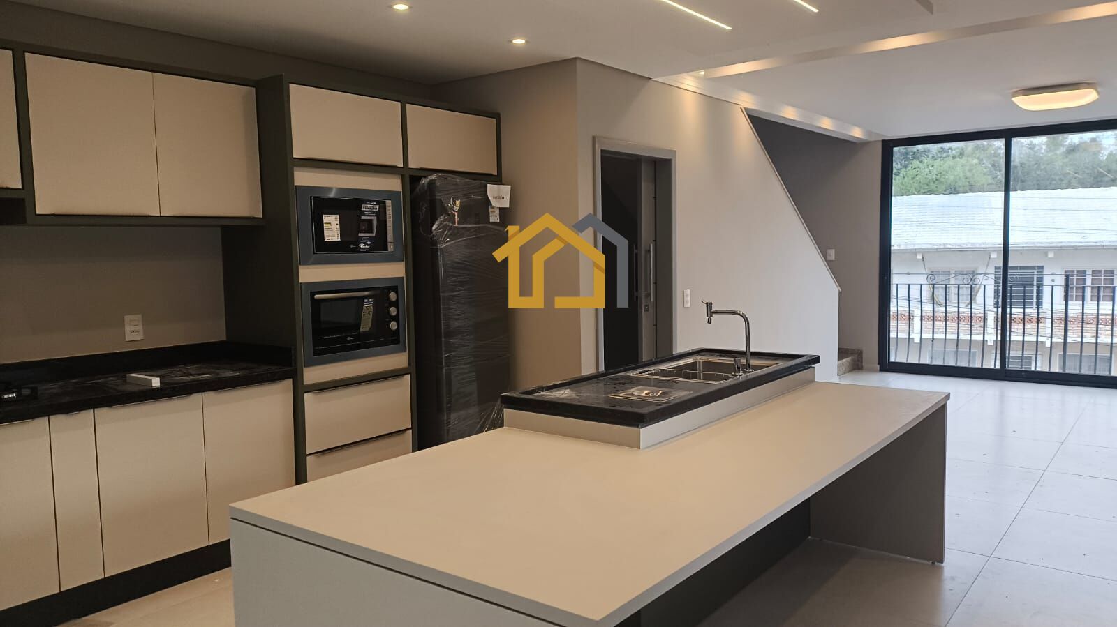 Casa à venda com 3 quartos, 143m² - Foto 3