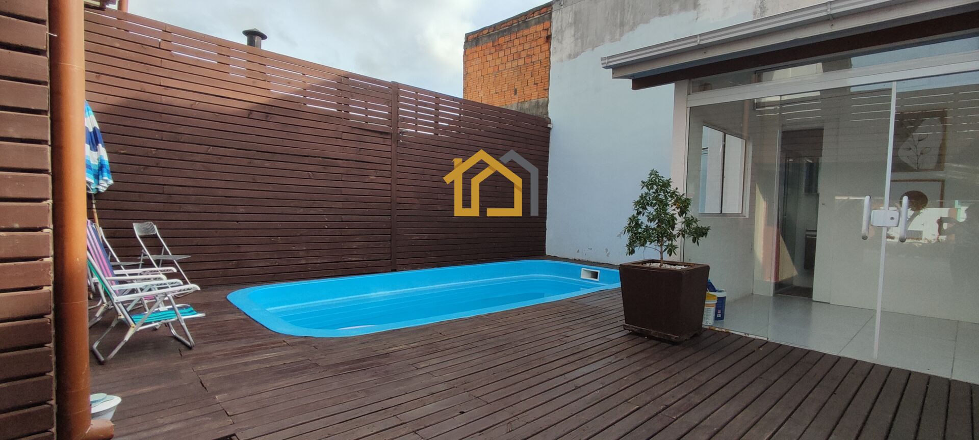 Casa à venda com 2 quartos, 140m² - Foto 2