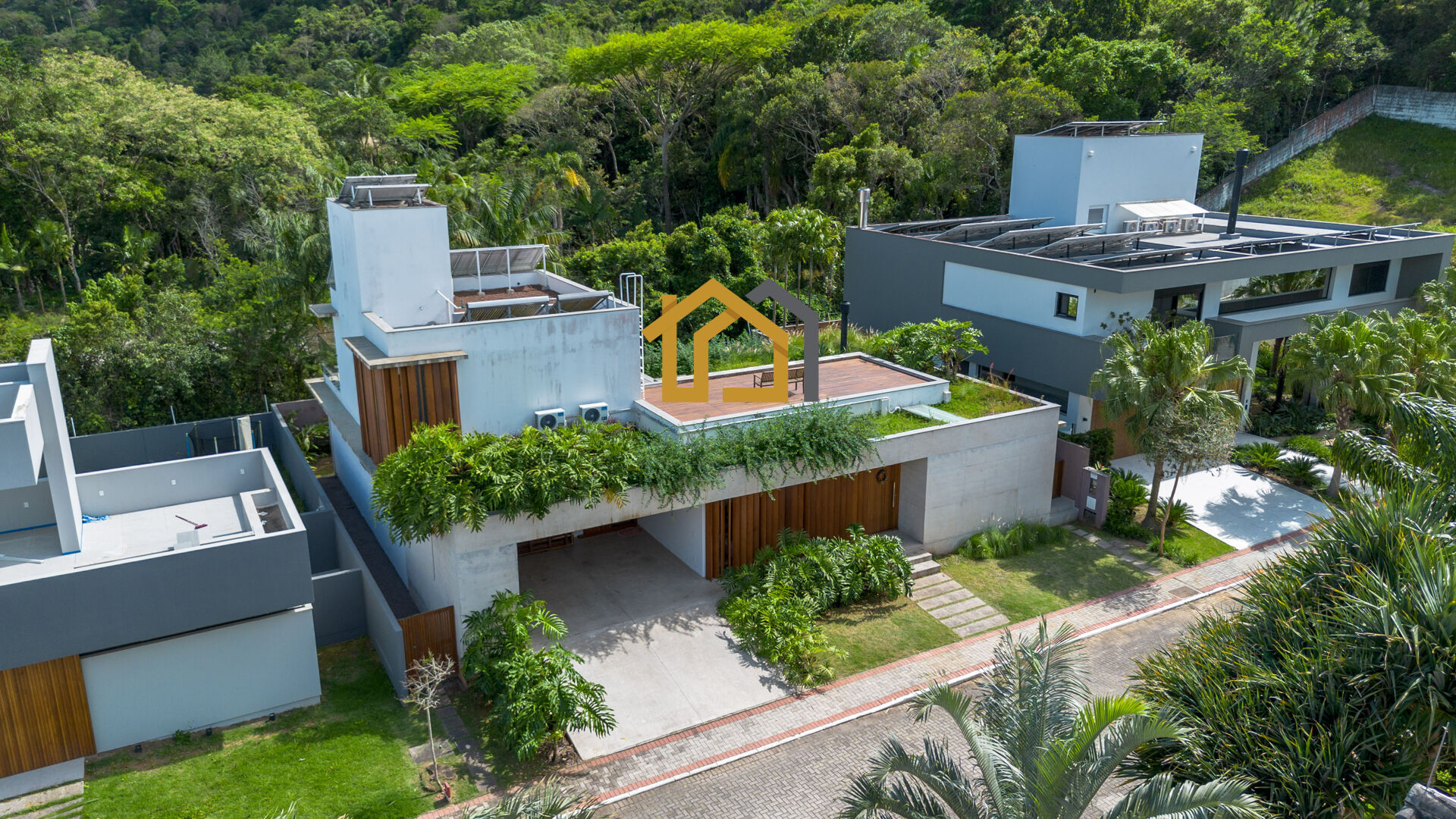 Casa à venda com 4 quartos, 444m² - Foto 1