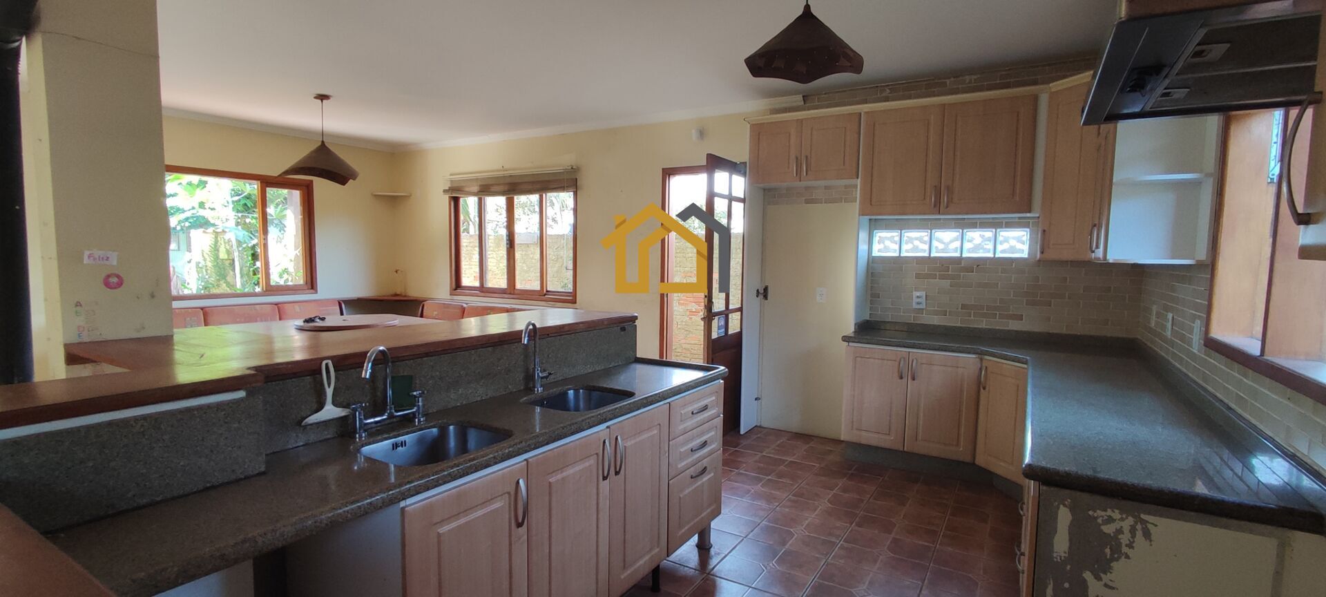 Casa à venda com 4 quartos, 200m² - Foto 4
