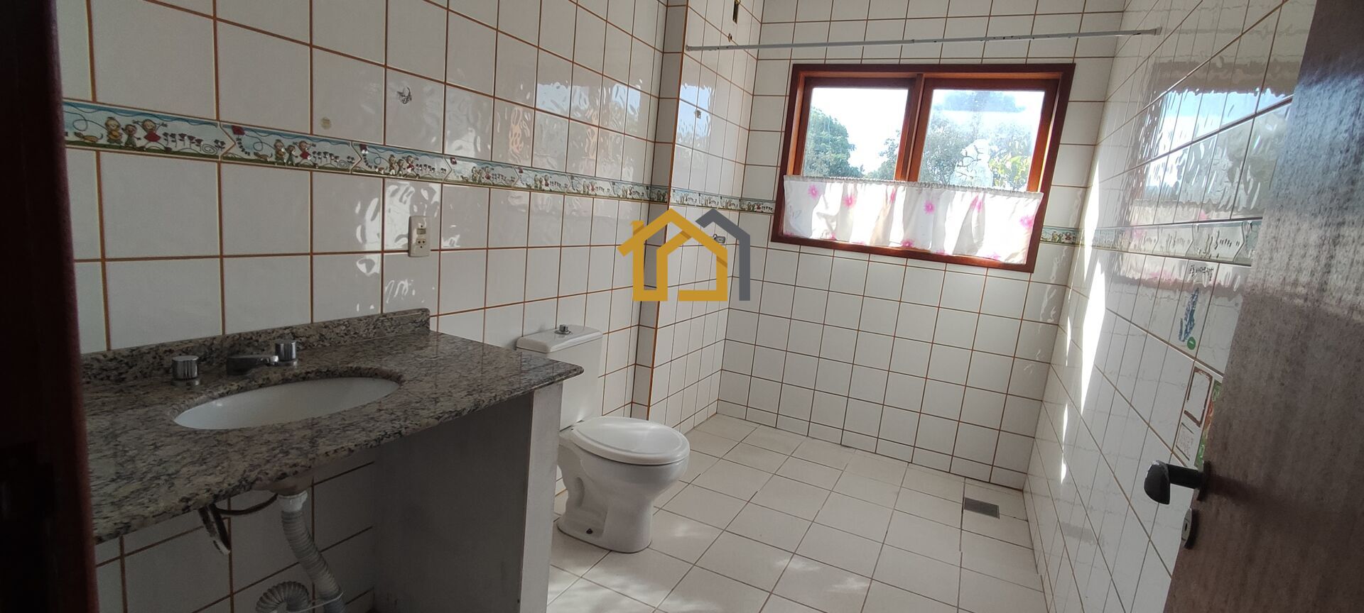 Casa à venda com 4 quartos, 200m² - Foto 35