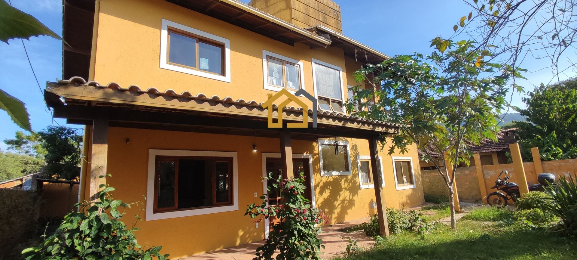 Casa à venda com 4 quartos, 200m² - Foto 1